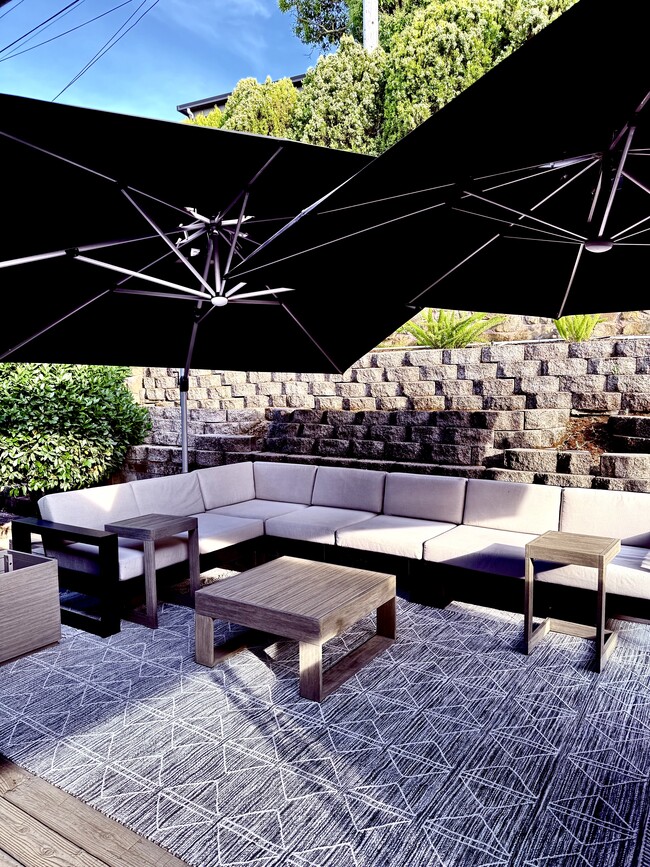 Building Photo - 25 Sereno Pl