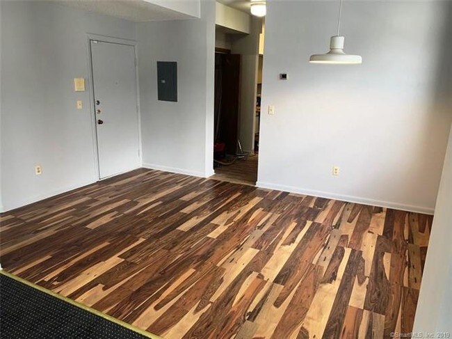 Foto del edificio - 385 Woodland St