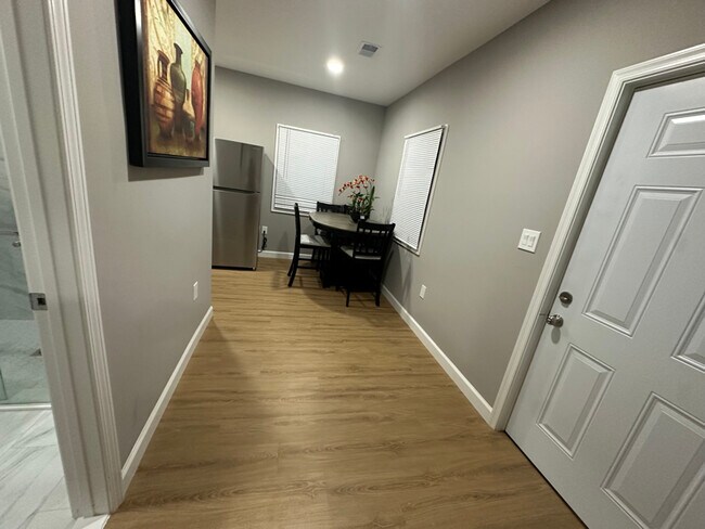 Foto del edificio - 2608 Village Ln