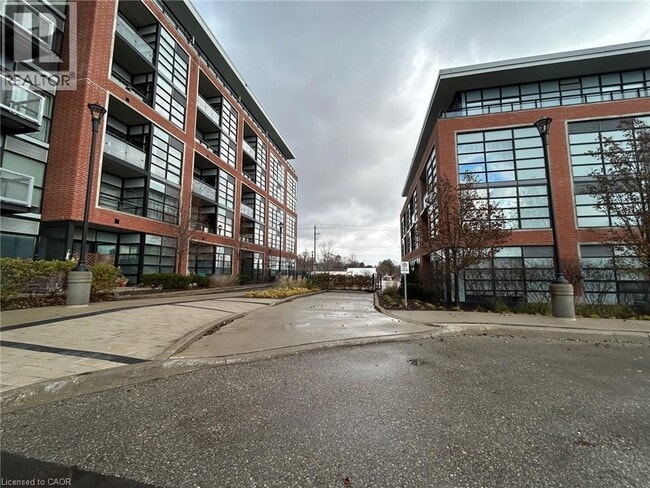 Photo du bâtiment - 15 Prince Albert Blvd