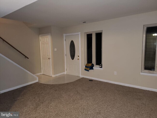 Building Photo - 62 King Henry Cir