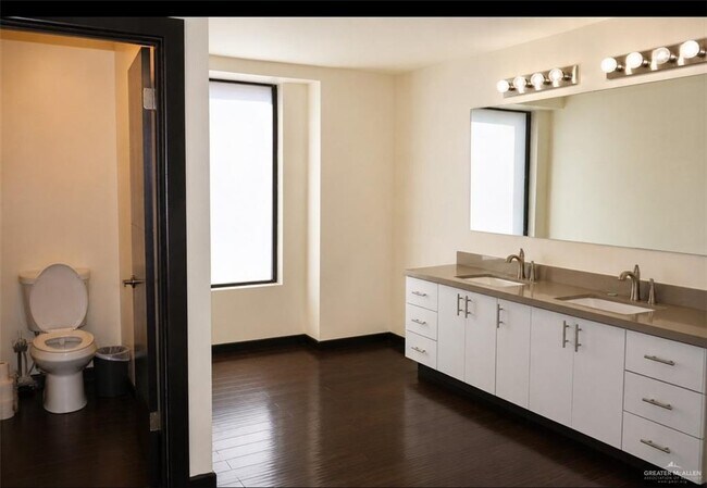Building Photo - 310 Rio Grande Dr