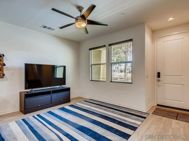 Building Photo - Bright and Modern 2 Bedroom Townhome in Otay Ranch!