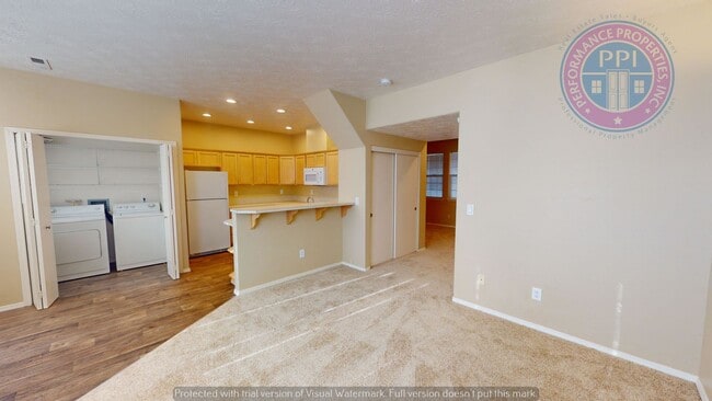 Building Photo - Happy Valley Townhouse - Walking distance ...