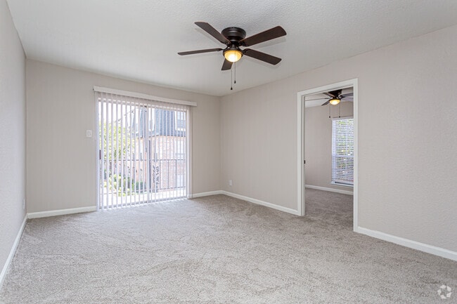 2BR, 1BA - 956SF - Lumiere