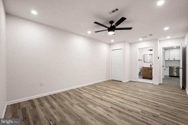 Foto del edificio - 437 W Girard Ave
