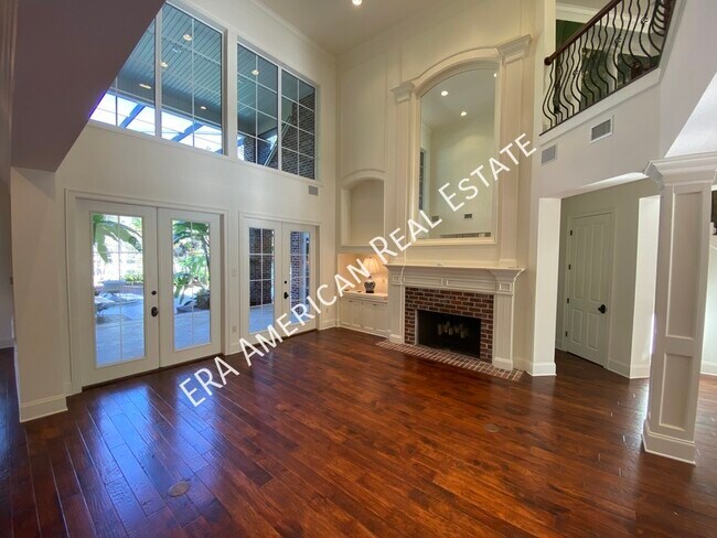 Foto del edificio - Pool and Lawn Service Provided!