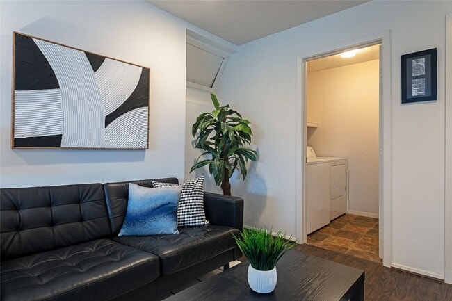 Foto del edificio - 3314 Greenbriar Dr