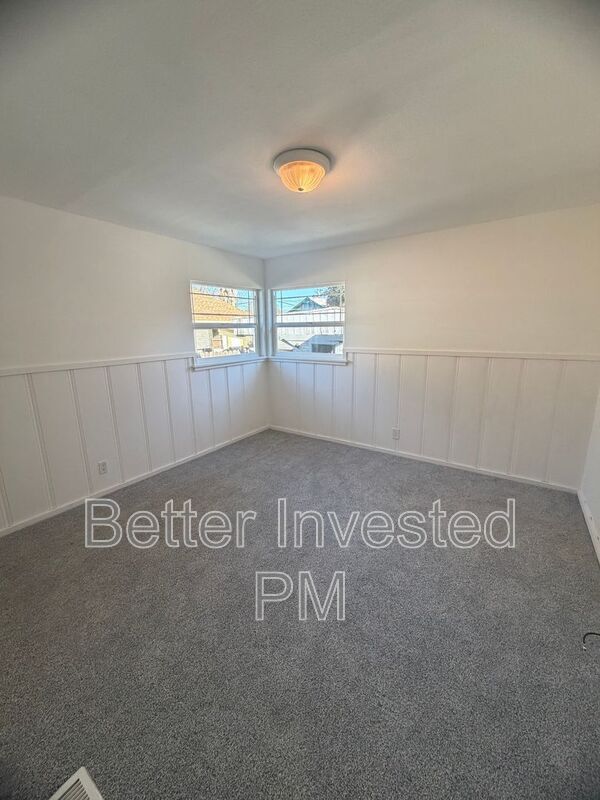 Foto del edificio - 559 N Oak St