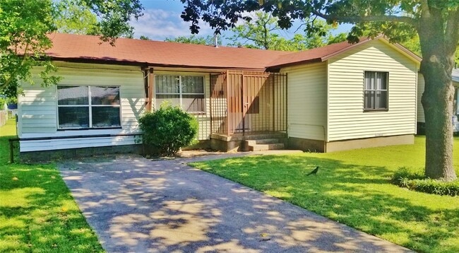 Building Photo - 12116 Hoblitzelle Dr