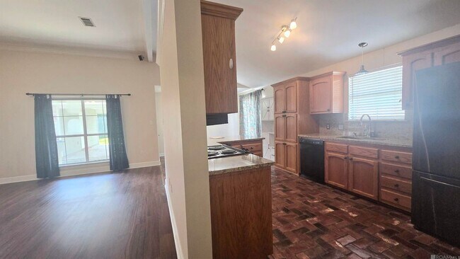 Foto del edificio - 17656 Chasefield Ave