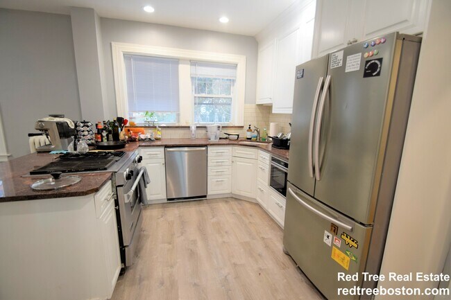 Foto del edificio - 237 Chestnut Hill Ave