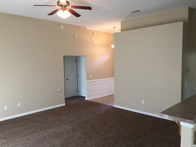 Building Photo - 1555 Bradley Boulevard