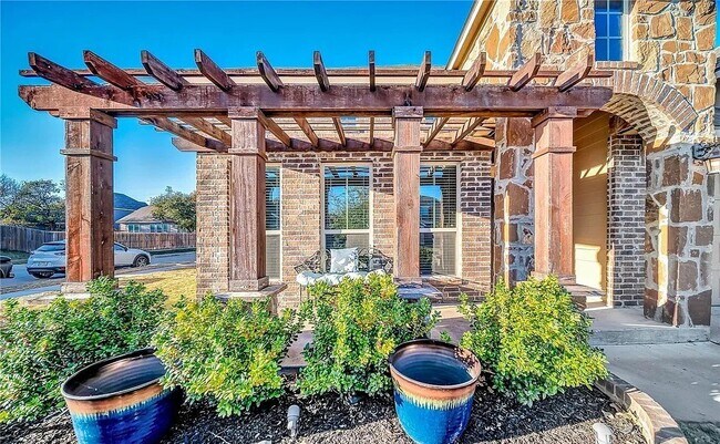 Foto del edificio - 3701 Castleton Dr
