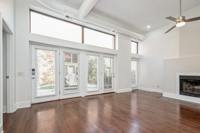 Foto del edificio - 1100 W Cornelia Ave