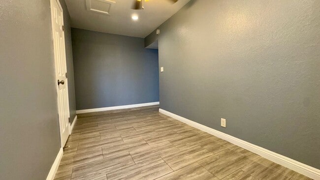 Building Photo - 2 Bedroom Attached Condo Ready for Move-in