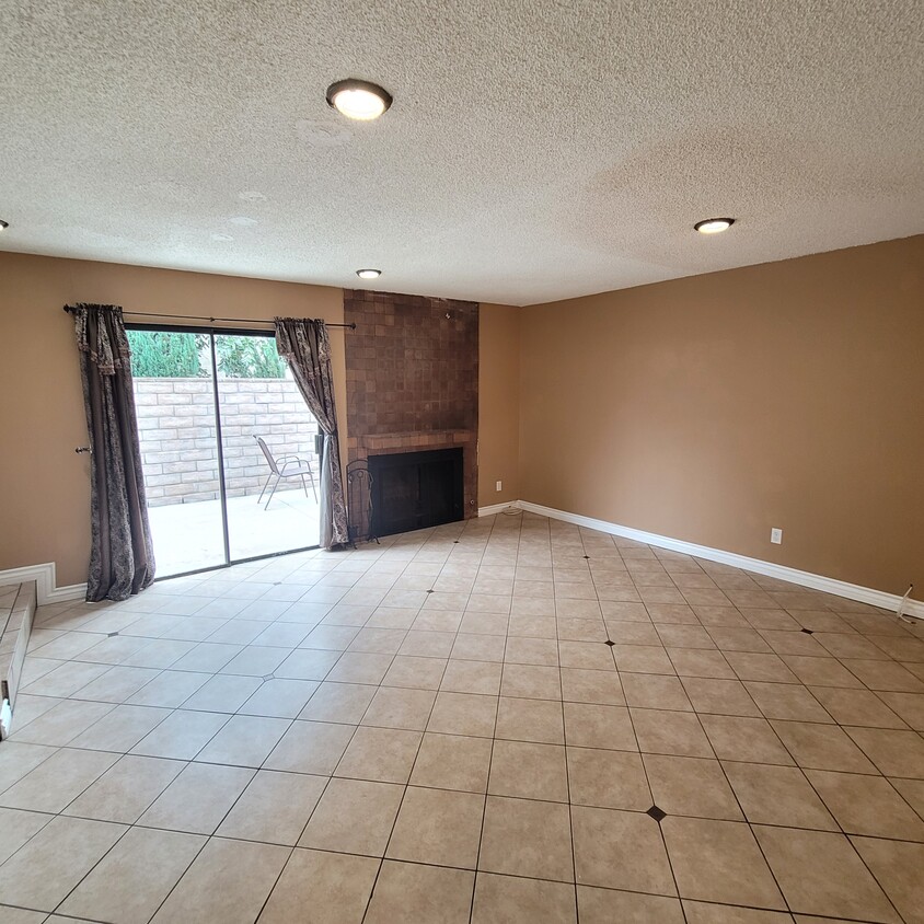 9047 Willis Ave, Los Angeles, CA 91402 Townhome Rentals in Los