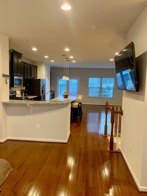 Foto del edificio - Gorgeous brick front 3bd 2/2bth townhouse ...
