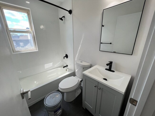 Building Photo - 7 Transit St