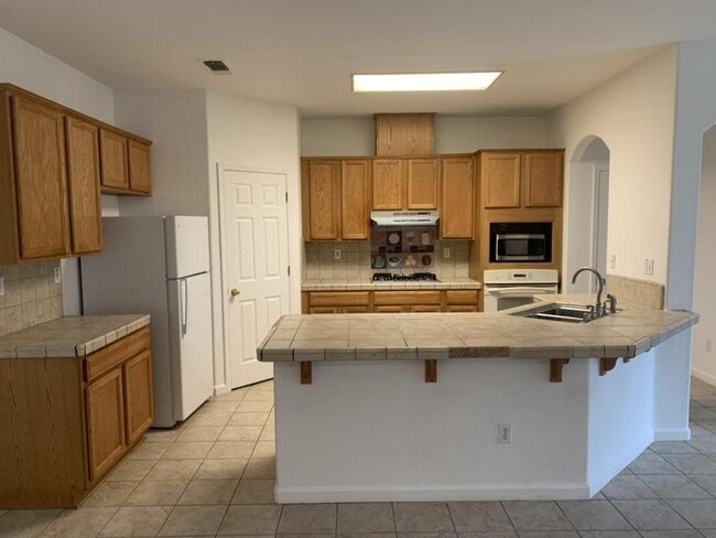 Building Photo - 353 Ellison Pl