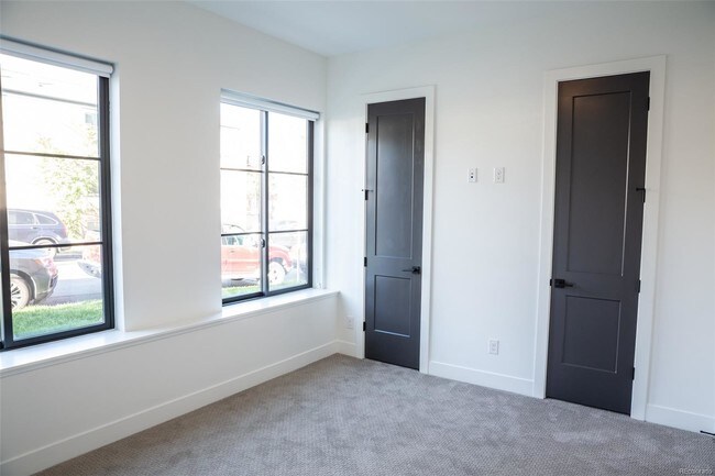 Building Photo - 1436 W 33rd Ave