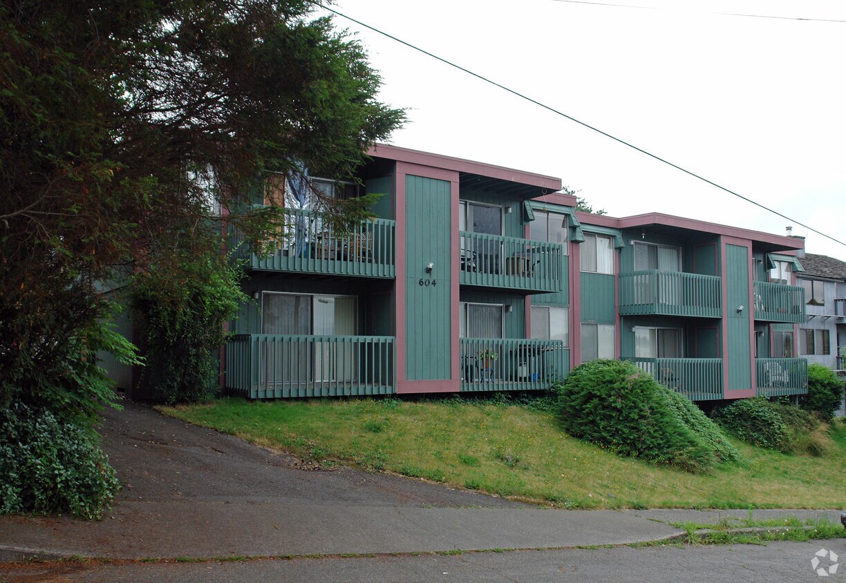 Building Photo - 604 Eastside St NE