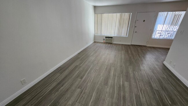 Foto del edificio - 545 Hayworth Ave