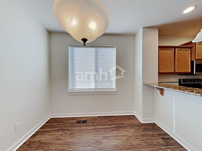 Building Photo - 10112 W Greenman Ct