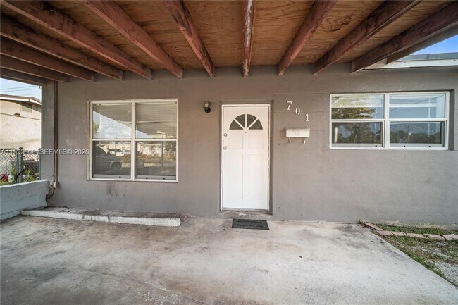 Foto del edificio - 701 N 70th Ave