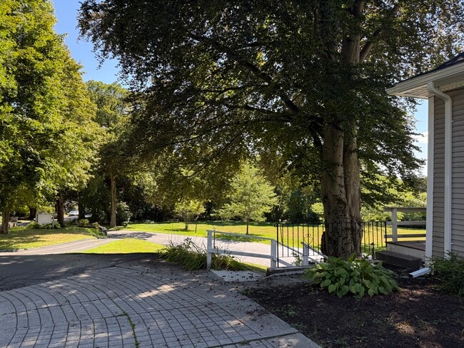 GROUNDS - 190 Institute Rd