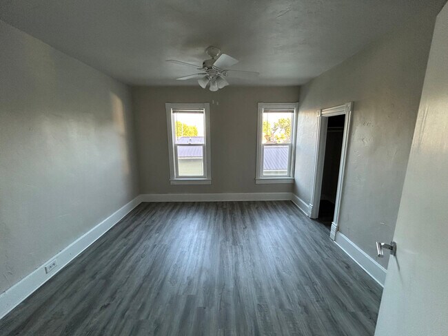 Foto del edificio - 406 W 5th St