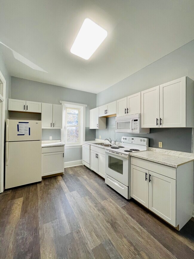 Building Photo - 33 Linden Ave