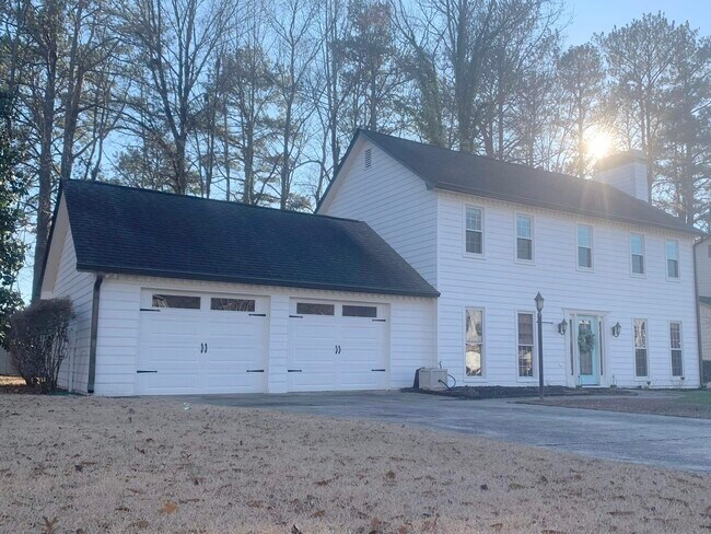 Building Photo - 621 Sutton Way SW
