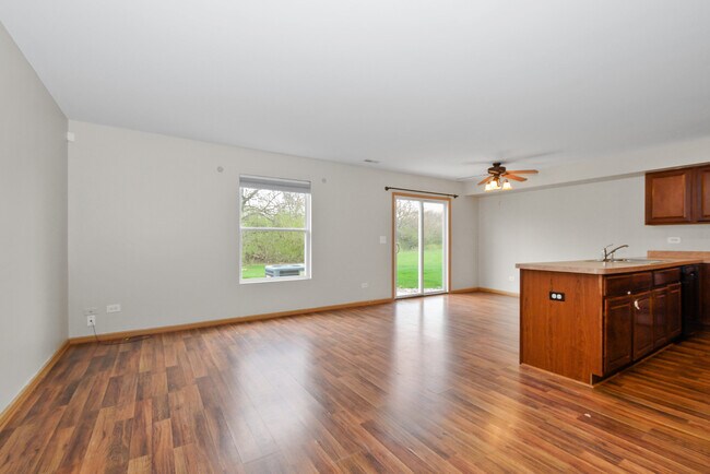 Foto del edificio - 25273 Faraday Rd