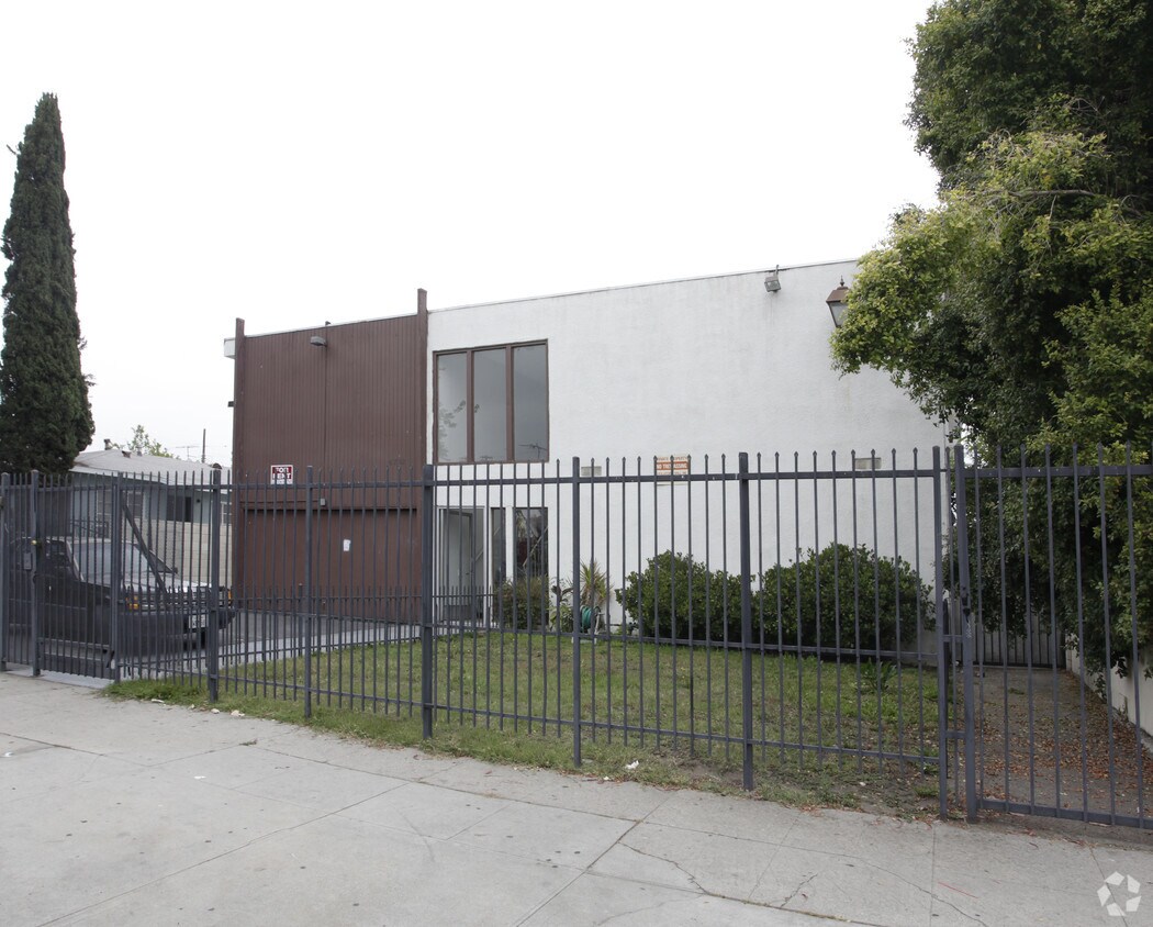 Building Photo - Troost Apartments