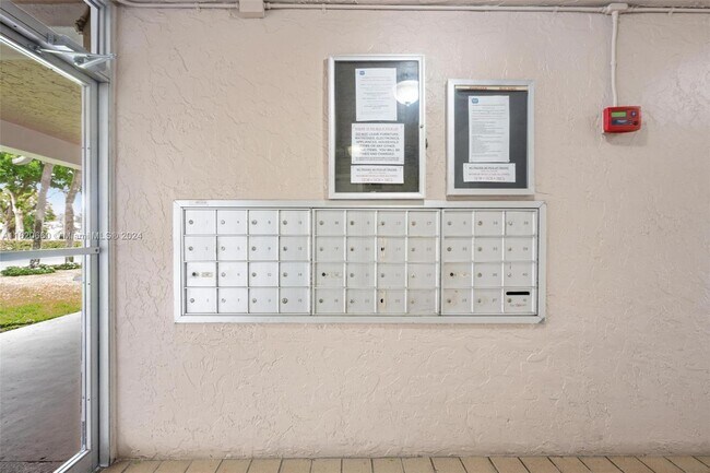 Foto del edificio - 1200 NW 87th Ave