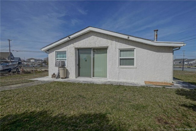 Building Photo - 102 E Boat Dr