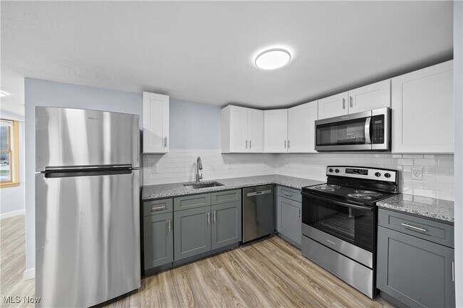 Foto del edificio - 1735 Merriman Rd