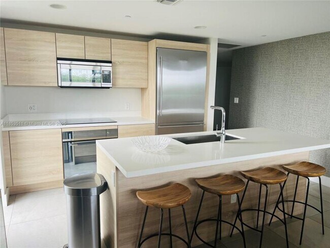 Foto del edificio - 3 bedroom in North miami Beach FL 33160