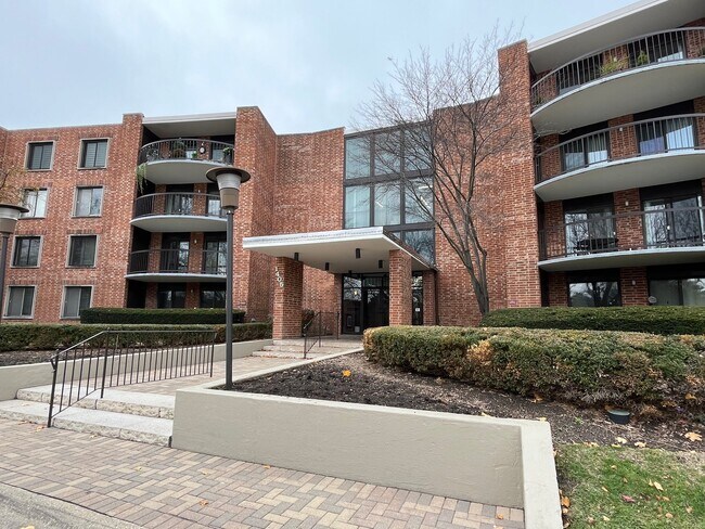 Building Photo - 1405 E Central Rd