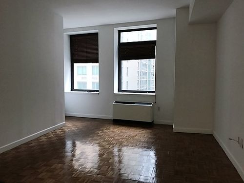 Building Photo - 100 Maiden Ln