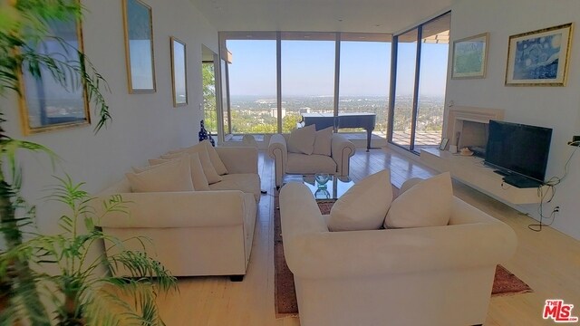 Building Photo - 3873 Beverly Ridge Dr
