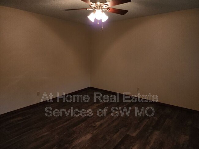 Foto del edificio - 206 N Oakwood Ave
