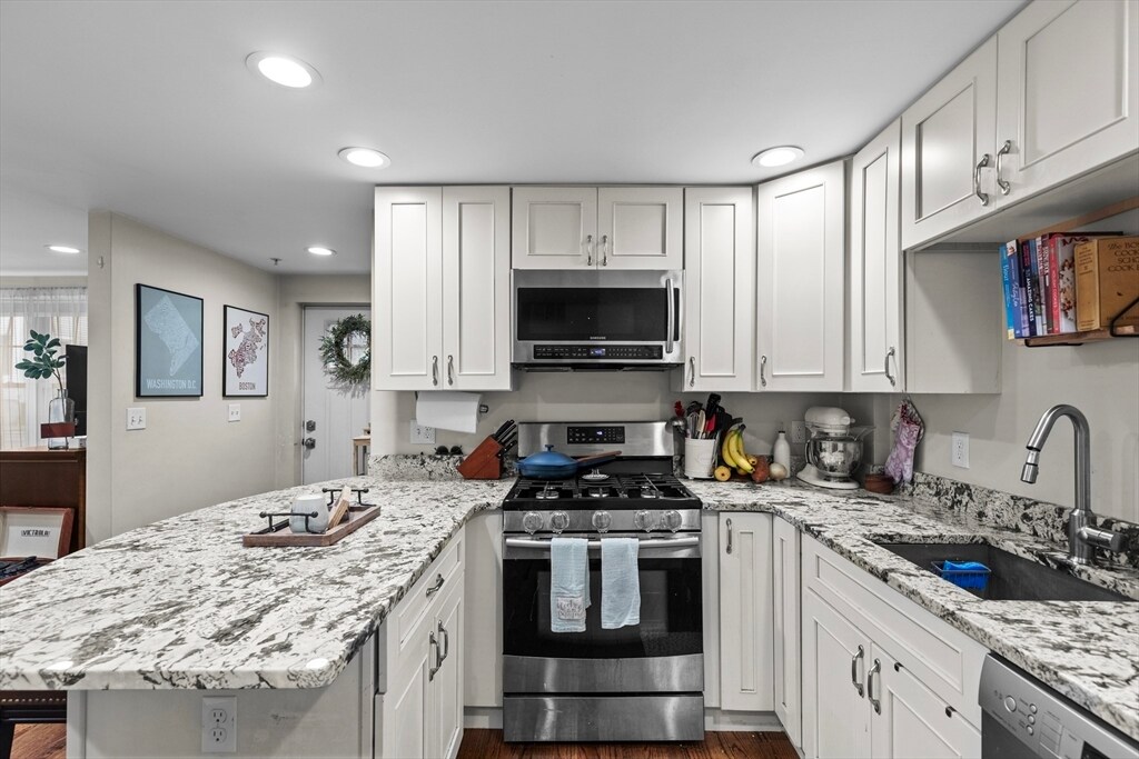 Foto principal - 297 D St