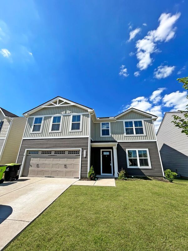 Foto principal - 2192 Brokeshire Dr