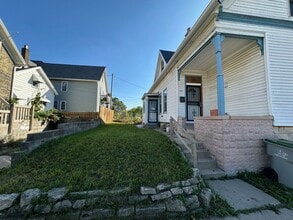 Building Photo - 321 E Meinecke Ave