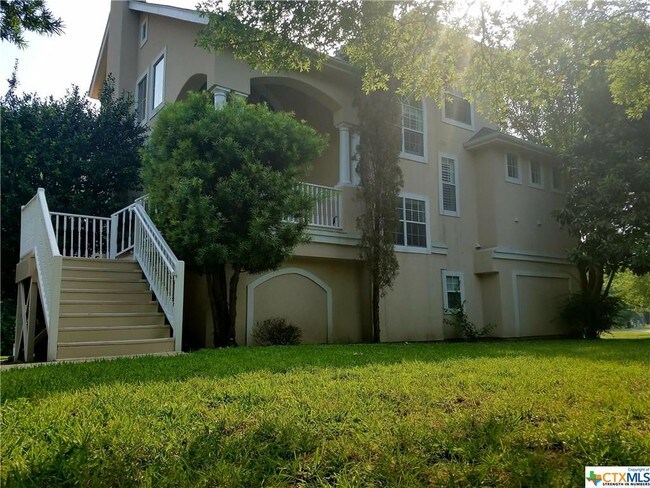 Building Photo - 423 Fair Ln