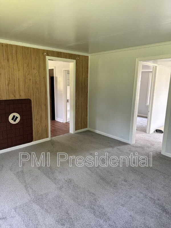 Building Photo - 929 S Crater Rd