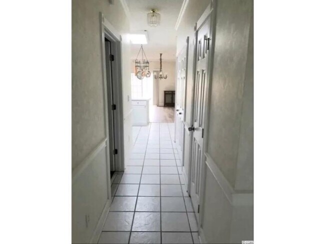 Building Photo - 4851 Carnation Cir
