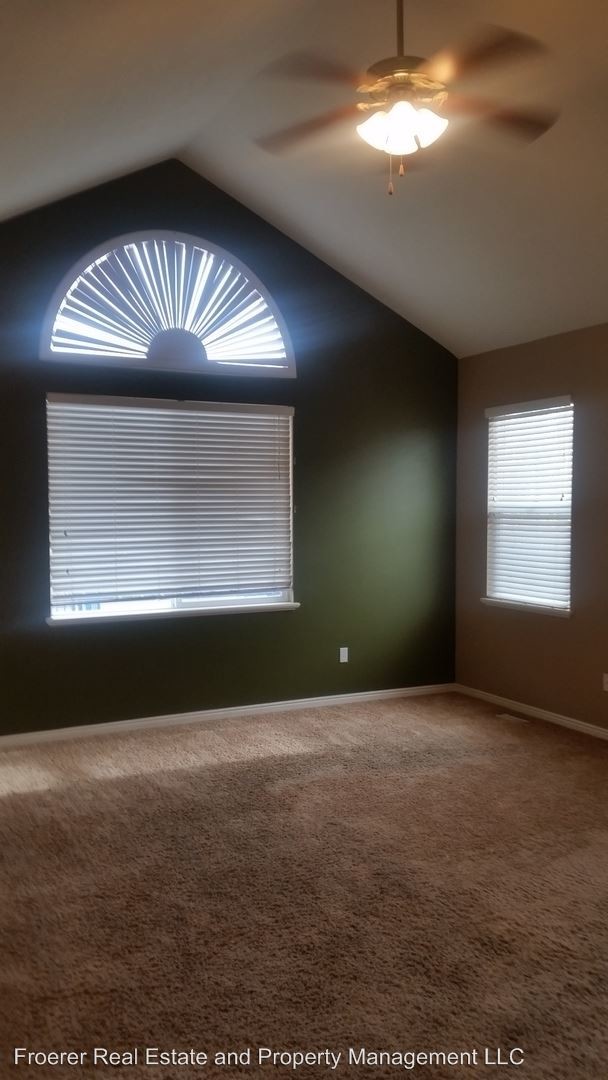 Building Photo - 985 Brinley Ln
